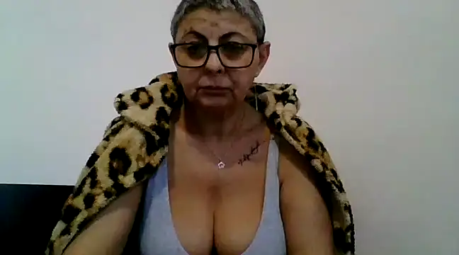 Snapshot of roseblak42 chatting on 02-04-25, 02:43 roseblak42 online show from 02-04-25, 02:43