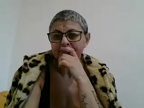 Snapshot of roseblak42 chatting on 02-10-25, 03:10 roseblak42 online show from 02-10-25, 03:10