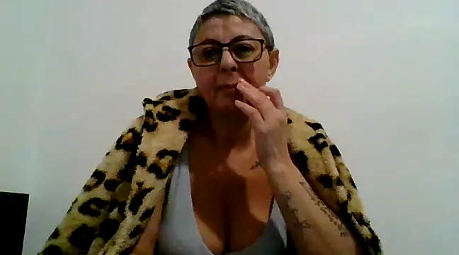Snapshot of roseblak42 chatting on 02-15-25, 06:01 roseblak42 online show from 02-15-25, 06:01