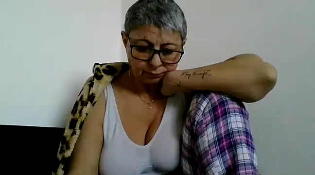 Snapshot of roseblak42 chatting on 02-20-25, 02:35 roseblak42 online show from 02-20-25, 02:35