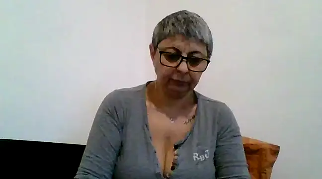 Snapshot of roseblak42 chatting on 03-07-25, 04:00 roseblak42 online show from 03-07-25, 04:00