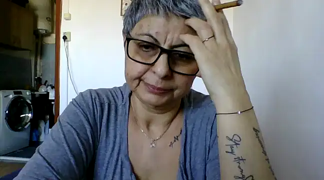 Snapshot of roseblak42 chatting on 03-20-25, 02:21 roseblak42 online show from 03-20-25, 02:21