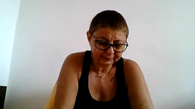 Snapshot of roseblak42 chatting on 09-15-25, 11:10 roseblak42 online show from 09-15-25, 11:10