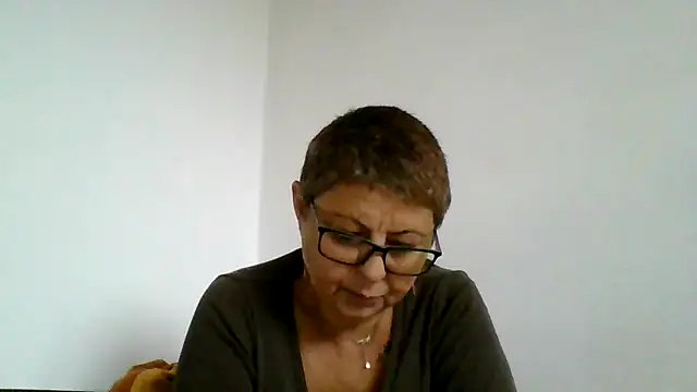 Snapshot of roseblak42 chatting on 10-06-25, 01:52 roseblak42 online show from 10-06-25, 01:52