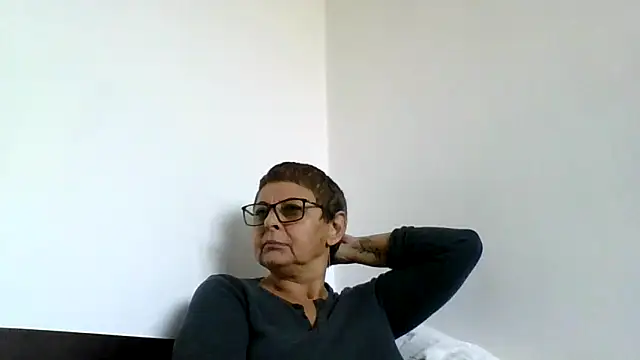 Snapshot of roseblak42 chatting on 10-16-25, 02:18 roseblak42 online show from 10-16-25, 02:18