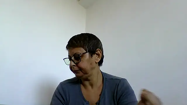 Snapshot of roseblak42 chatting on 10-19-25, 09:32 roseblak42 online show from 10-19-25, 09:32