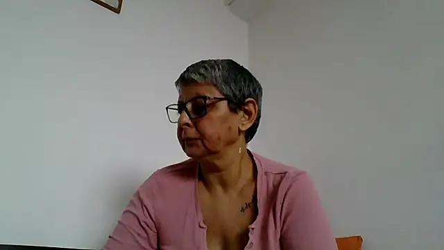 roseblak42 online show from 01-11-26, 08:52