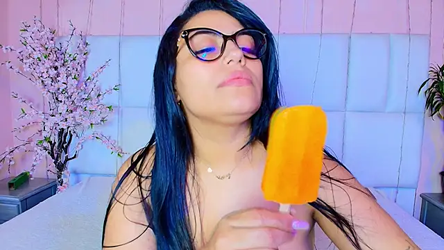 kiana cream online show from 02-13-25, 05:44