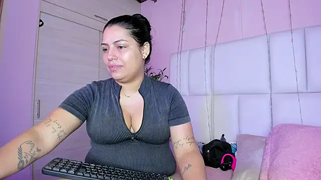 kiana cream online show from 09-27-25, 12:32