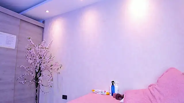 kiana cream online show from 10-20-25, 12:38