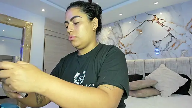 kiana cream online show from 11-21-25, 11:20