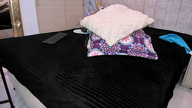 kiana cream online show from 02-18-26, 02:24