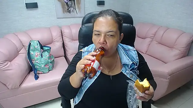 Penelope Nipples  online show from 03-10-25, 11:53