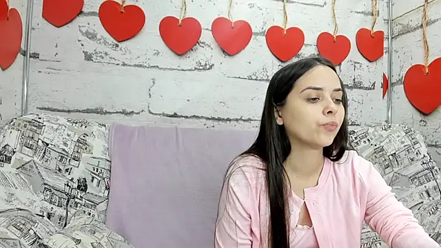 Snapshot of Tiny_JuJu chatting on 09-19-25, 01:18 Tiny JuJu online show from 09-19-25, 01:18