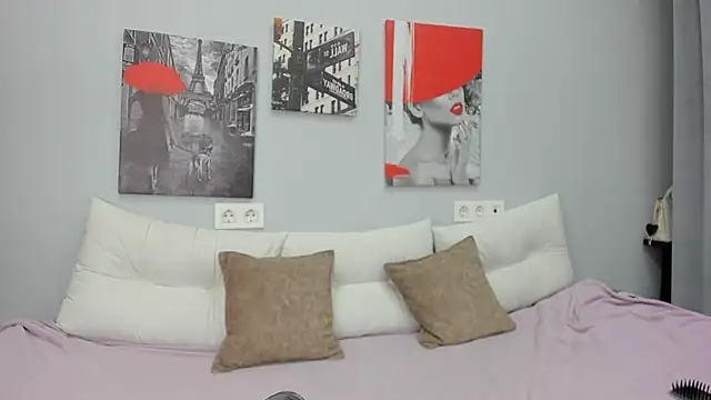 Snapshot of Tiny_JuJu chatting on 11-13-25, 01:15 Tiny JuJu online show from 11-13-25, 01:15