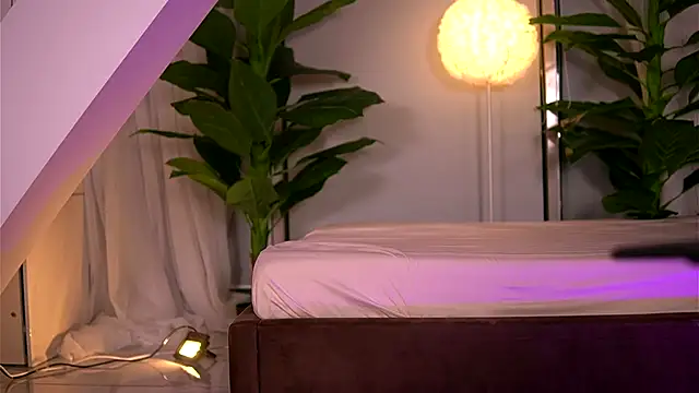 Snapshot of KaylaBray chatting on 11-25-25, 04:56 KaylaBray online show from 11-25-25, 04:56