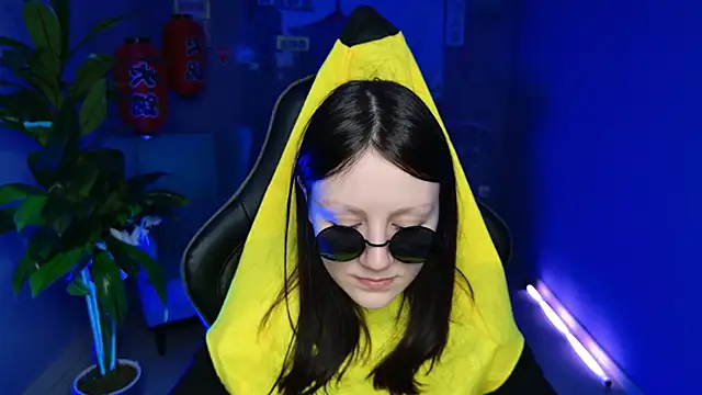 VeliraBraitberg online show from 12-25-24, 08:07