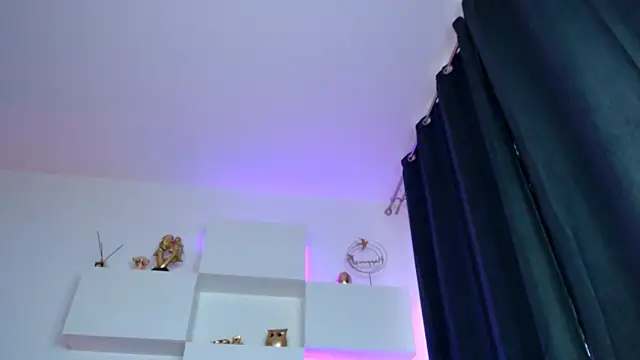 arianatattoos online show from 04-17-26, 06:27