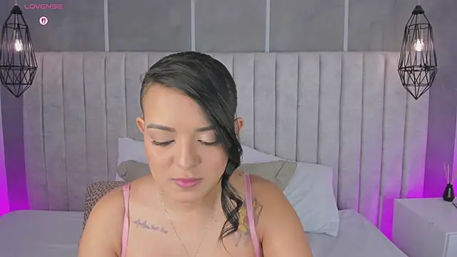 Snapshot of lea_gray chatting on 12-19-25, 07:21 lea gray online show from 12-19-25, 07:21