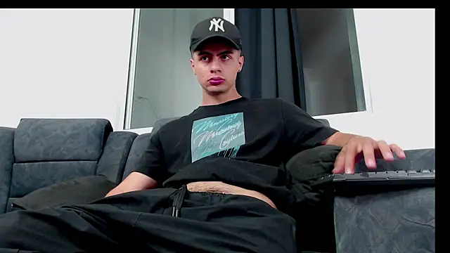 Stiven CL online show from 09-18-25, 03:58