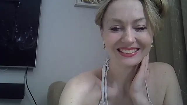 Snapshot of ZarinaSwift chatting on 04-22-26, 04:48 ZarinaSwift online show from 04-22-26, 04:48