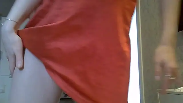 Snapshot of ZarinaSwift chatting on 05-16-26, 06:32 ZarinaSwift online show from 05-16-26, 06:32