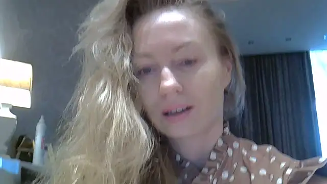 Snapshot of ZarinaSwift chatting on 05-22-26, 04:19 ZarinaSwift online show from 05-22-26, 04:19