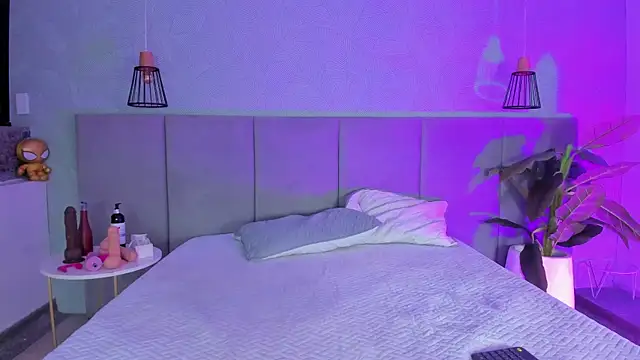 Snapshot of LiaVelez chatting on 03-13-25, 01:07 LiaVelez online show from 03-13-25, 01:07