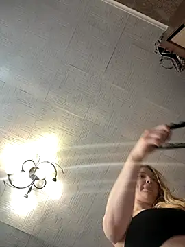 Snapshot of AmmyHot chatting on 11-21-25, 04:11 AmmyHot online show from 11-21-25, 04:11