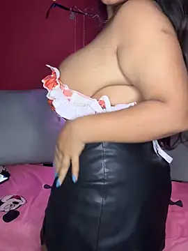 Snapshot of Playful__Princess chatting on 02-02-25, 01:30 Playful  Princess online show from 02-02-25, 01:30