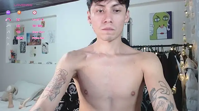 Snapshot of Amahd696 chatting on 11-06-25, 02:45 Amahd696 online show from 11-06-25, 02:45