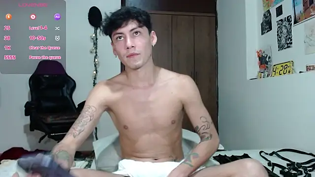 Snapshot of Amahd696 chatting on 12-17-25, 12:05 Amahd696 online show from 12-17-25, 12:05