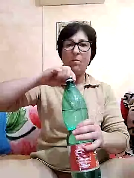 Snapshot of passione503 chatting on 01-17-25, 07:49 passione503 online show from 01-17-25, 07:49