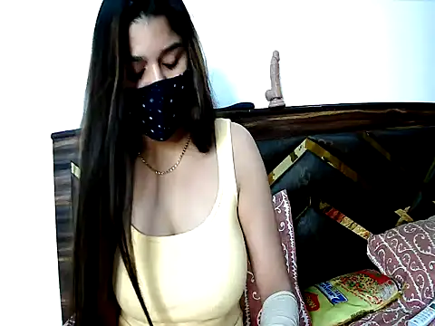 Gloie4u online show from 04-18-26, 07:07