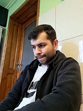 Snapshot of hornny1995 chatting on 02-15-25, 12:11 hornny1995 online show from 02-15-25, 12:11