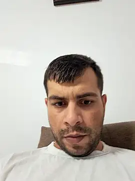 Snapshot of hornny1995 chatting on 09-26-25, 05:17 hornny1995 online show from 09-26-25, 05:17