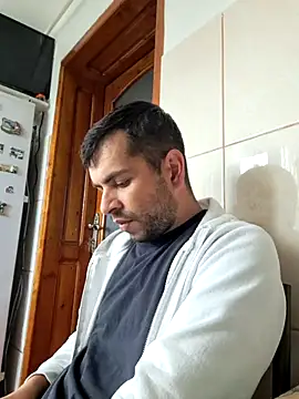 Snapshot of hornny1995 chatting on 09-30-25, 12:43 hornny1995 online show from 09-30-25, 12:43