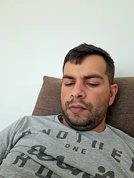 Snapshot of hornny1995 chatting on 10-19-25, 11:22 hornny1995 online show from 10-19-25, 11:22