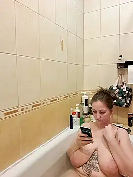 Sakura Green online show from 12-18-24, 08:47