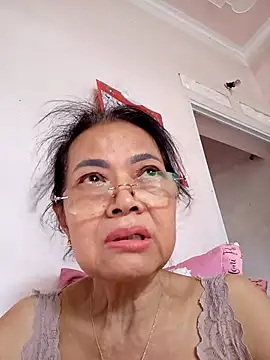 Snapshot of Hotestlove chatting on 09-29-25, 01:33 Hotestlove online show from 09-29-25, 01:33