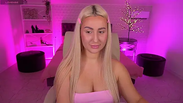 Snapshot of LiaBrazzerr chatting on 05-10-26, 02:11 LiaBrazzerr online show from 05-10-26, 02:11