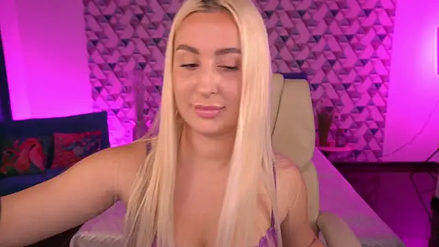Snapshot of LiaBrazzerr chatting on 05-16-26, 02:27 LiaBrazzerr online show from 05-16-26, 02:27