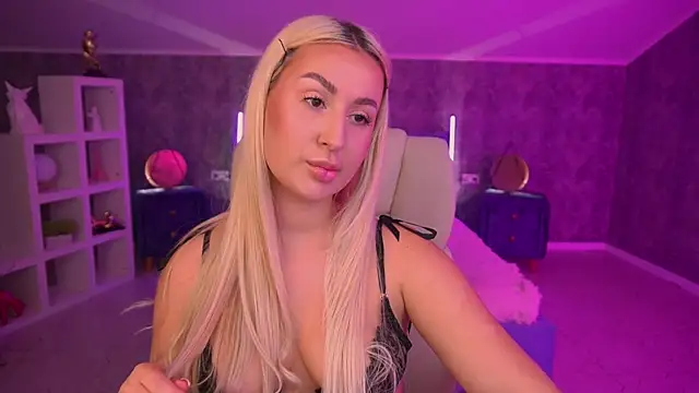 Snapshot of LiaBrazzerr chatting on 05-20-26, 01:50 LiaBrazzerr online show from 05-20-26, 01:50