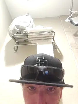 Snapshot of Crackkers chatting on 12-23-24, 09:59 Crackkers online show from 12-23-24, 09:59