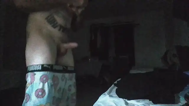 Snapshot of Crackkers chatting on 10-15-25, 08:36 Crackkers online show from 10-15-25, 08:36