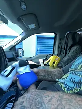 Snapshot of Crackkers chatting on 10-18-25, 02:51 Crackkers online show from 10-18-25, 02:51