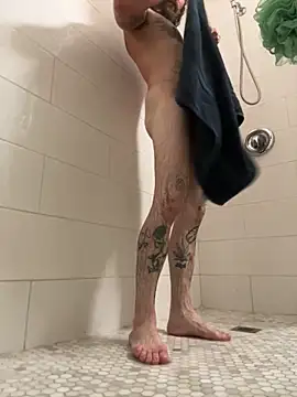 Snapshot of Crackkers chatting on 10-20-25, 04:57 Crackkers online show from 10-20-25, 04:57