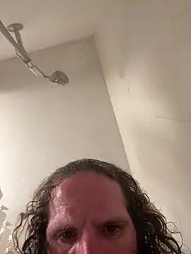 Snapshot of Crackkers chatting on 11-21-25, 06:01 Crackkers online show from 11-21-25, 06:01