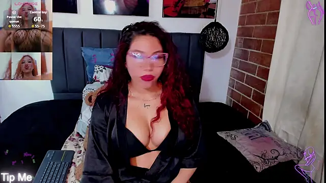 kyliejenner hot online show from 10-10-25, 02:43