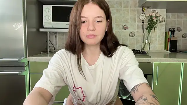 Snapshot of mia___mi chatting on 03-05-25, 11:17 mia   mi online show from 03-05-25, 11:17